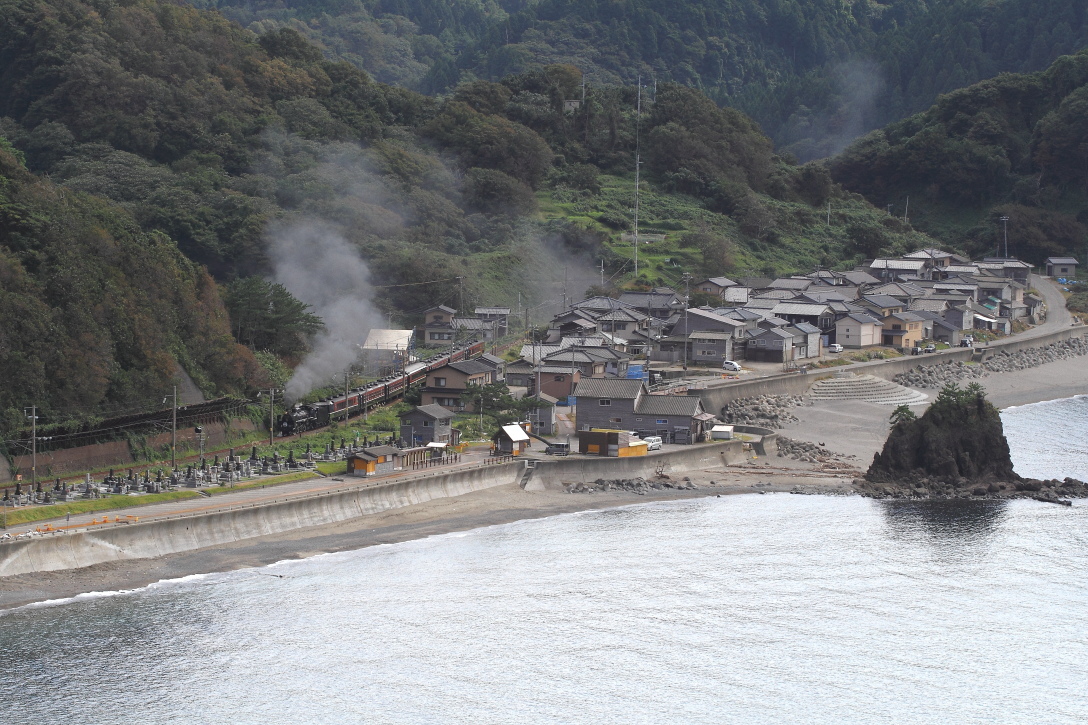 浜辺の集落 - 2017年秋・羽越線 -_b0190710_22582732.jpg