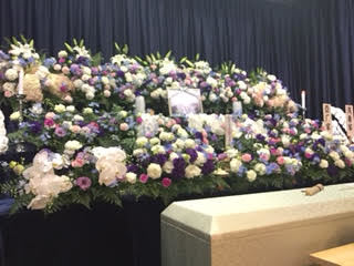 目黒大圓寺でご葬儀の花祭壇を施工しました。_d0029716_23271838.jpg