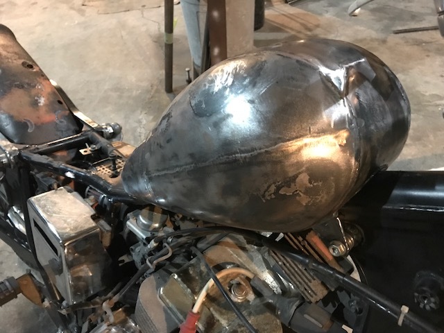 七伍屋輪業風ガソリンタンク製作ステー製作 カスタムバイク取扱店 七伍屋