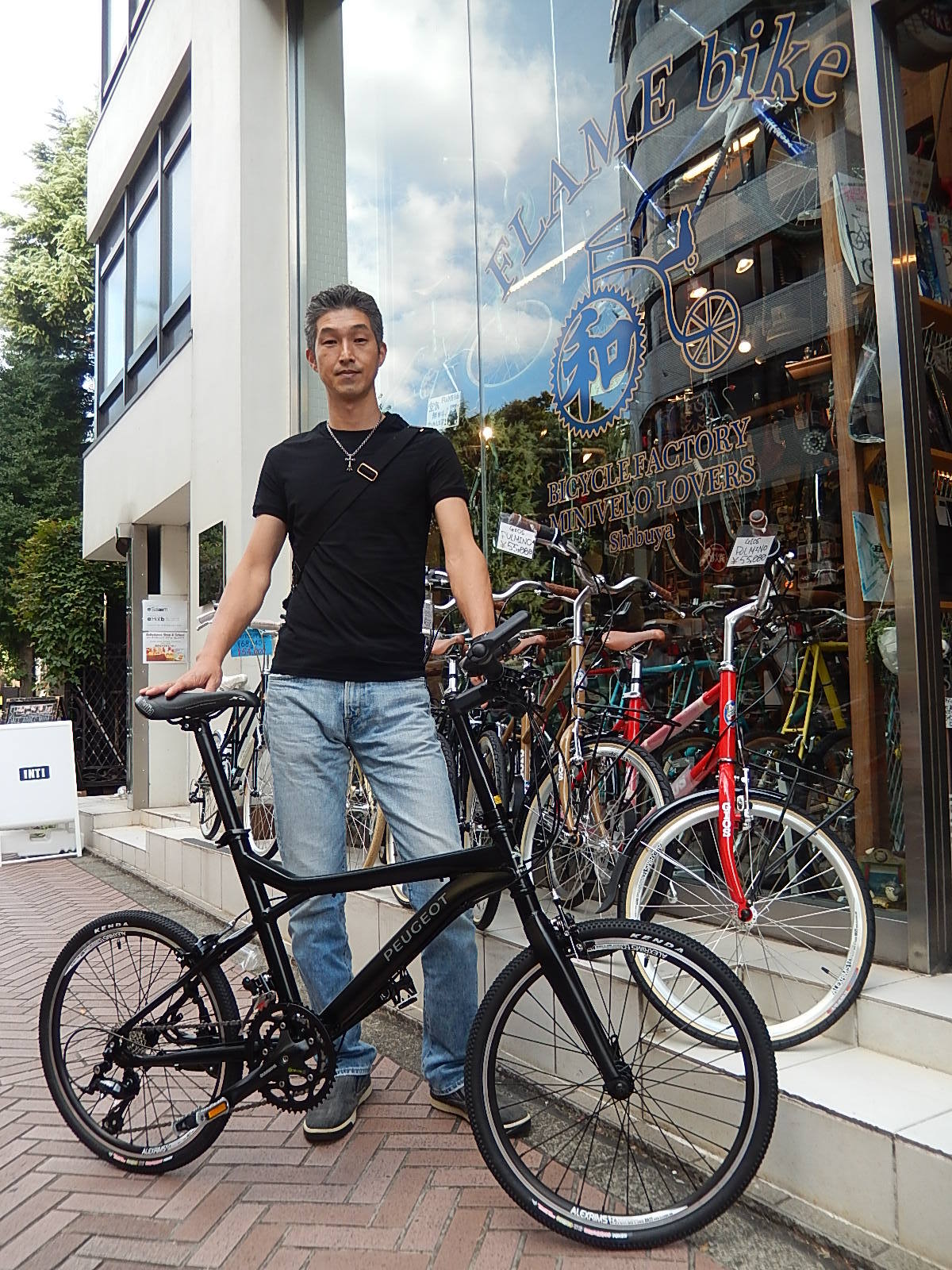 10月5日　渋谷　原宿　の自転車屋　FLAME bike前です_e0188759_19352200.jpg
