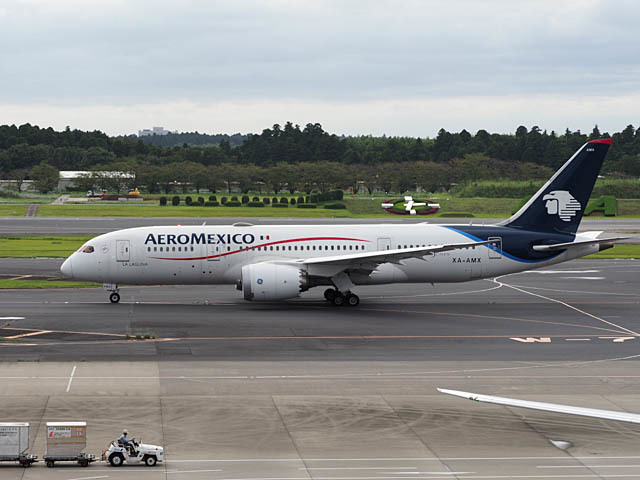 成田空港でのB787、A350-900 他_f0199866_20345079.jpg