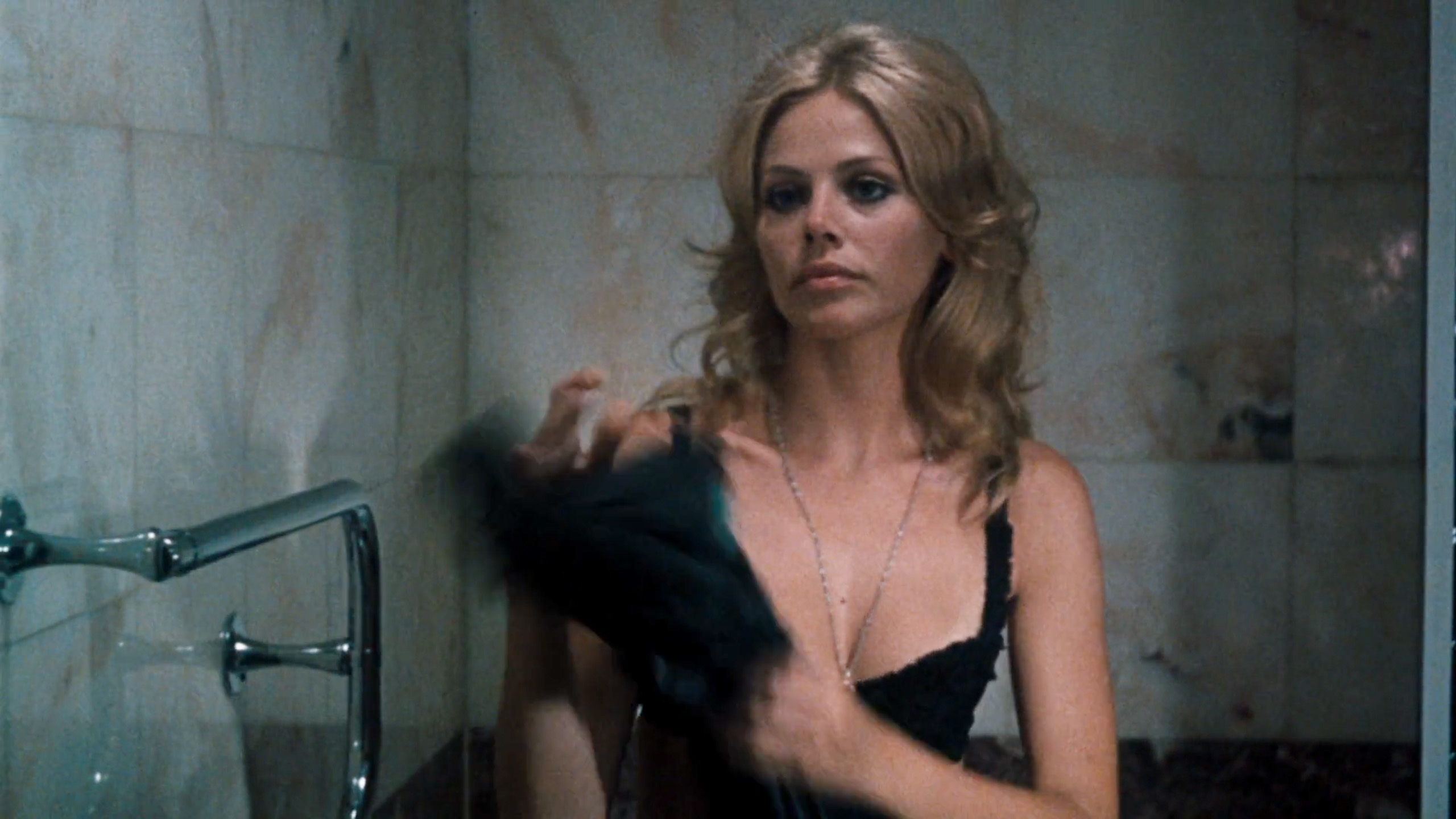 ブリット・エクランド（Britt Ekland）「狙撃者」（1971）_e0042361_17372706.jpg