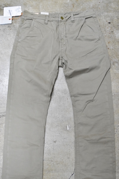 人気のカラーPANTS シリーズ・復活★です。。。NUDIE JEANS SLIM ADAM!♪!_d0152280_13555285.jpg