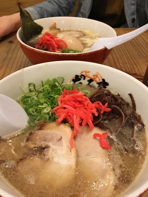 雨に降られて博多ラーメン_b0366211_06092509.jpeg