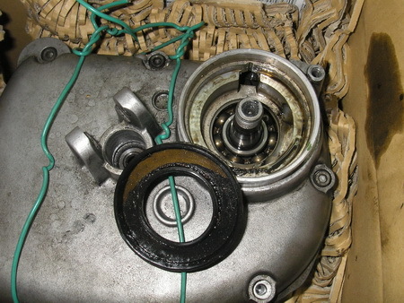 BMW Rtype シャフトシールの交換_e0218639_10125753.jpg