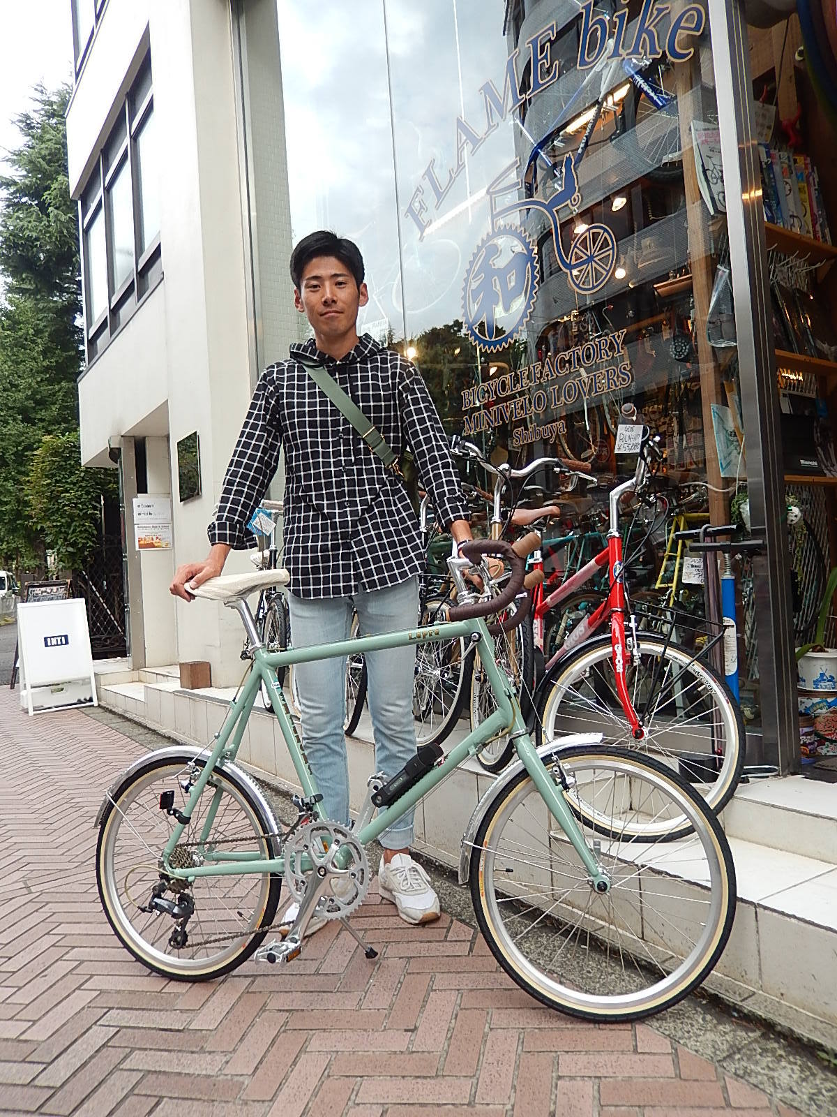 10月7日　渋谷　原宿　の自転車屋　FLAME bike前です_e0188759_18405517.jpg