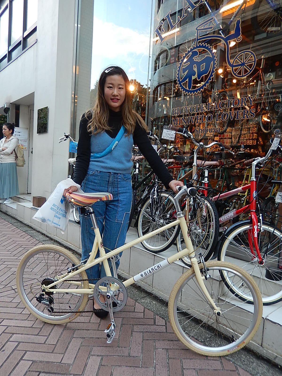 10月7日 渋谷 原宿 の自転車屋 FLAME bike前です_e0188759_18405612.jpg