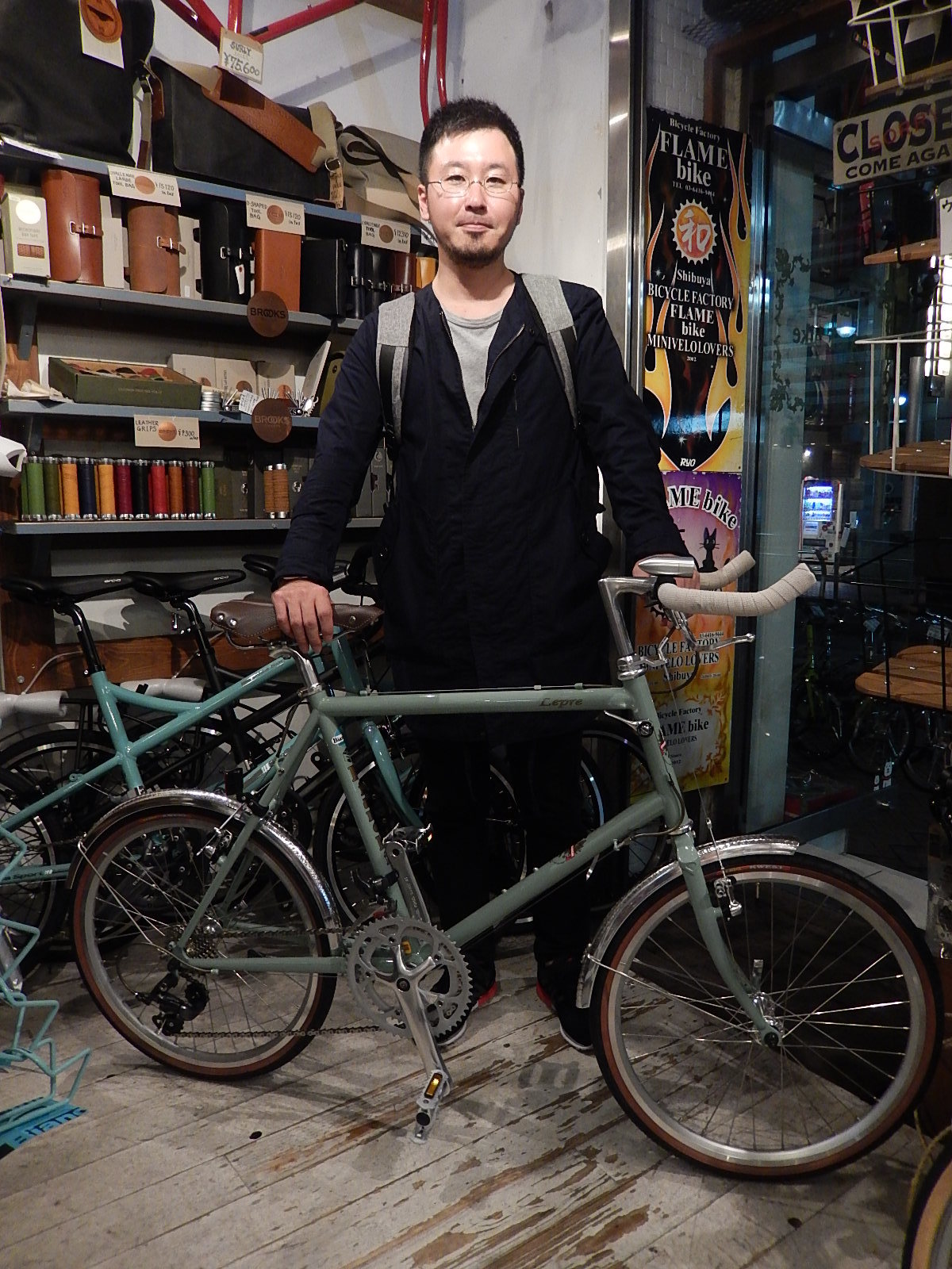 10月7日 渋谷 原宿 の自転車屋 FLAME bike前です_e0188759_18405783.jpg