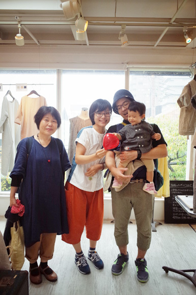 個展2日目のおきゃくさま。_d0227246_09393562.jpg