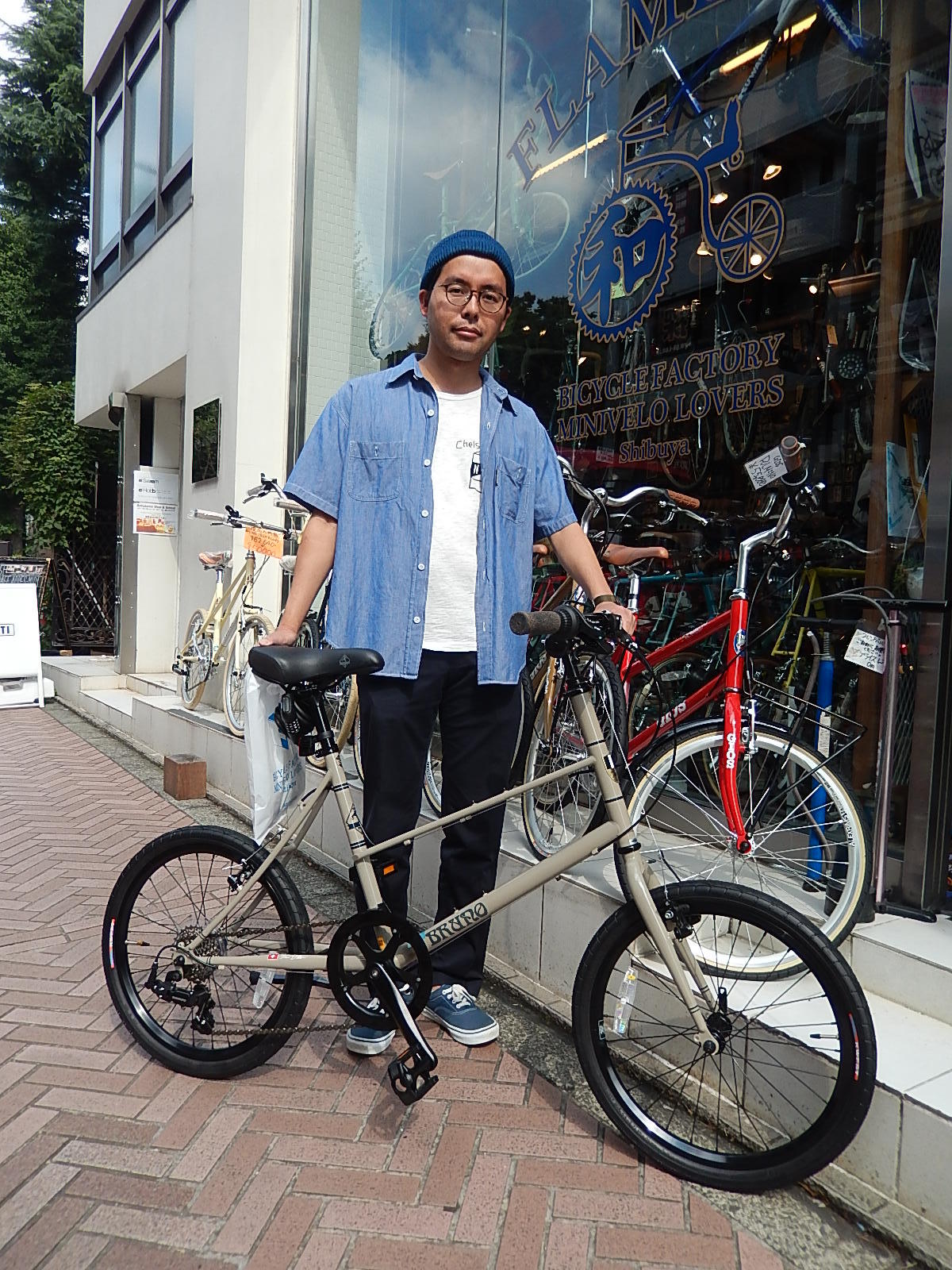 10月8日　渋谷　原宿　の自転車屋　FLAME bike前です_e0188759_18072970.jpg