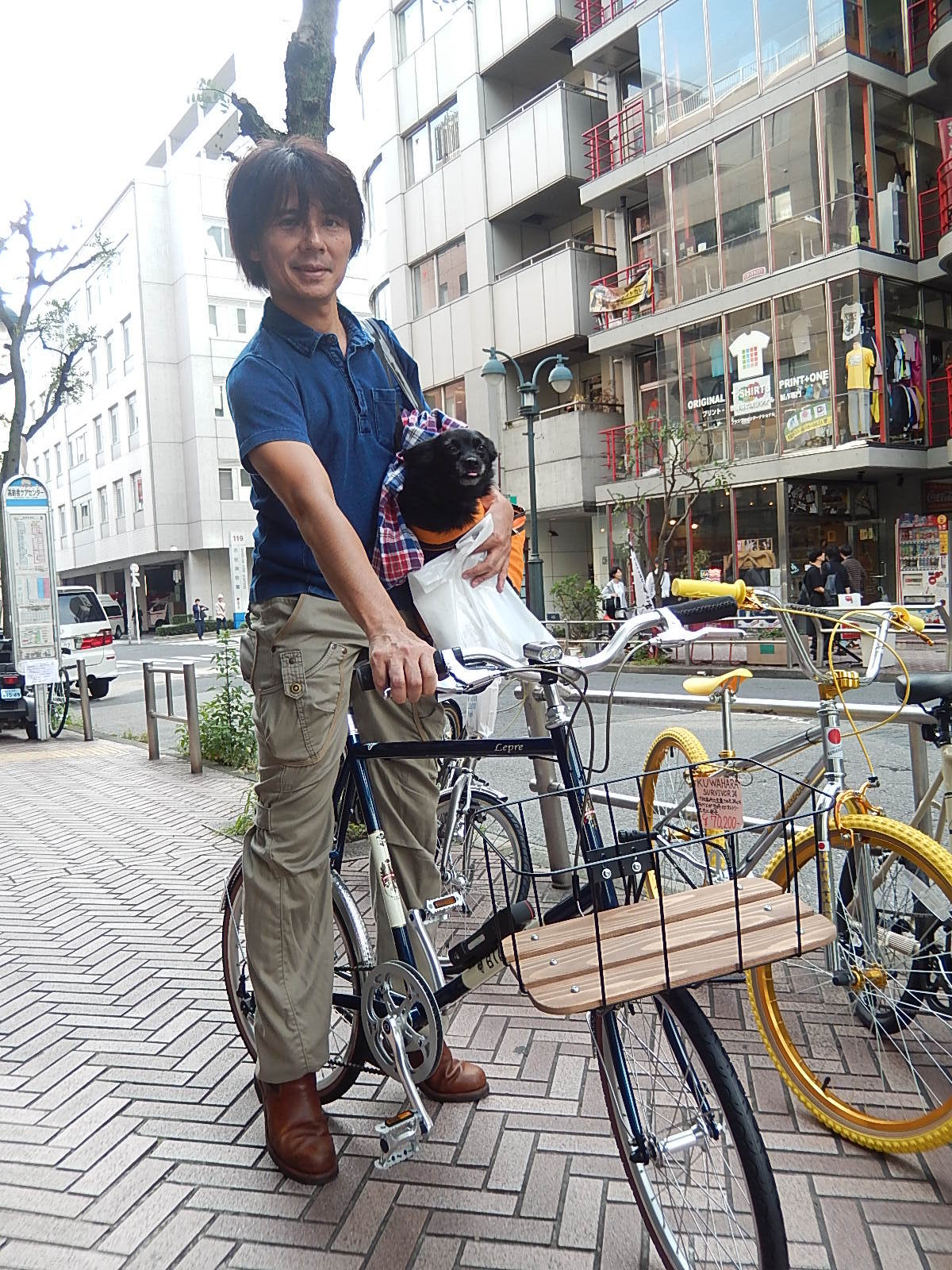 10月8日　渋谷　原宿　の自転車屋　FLAME bike前です_e0188759_18073052.jpg