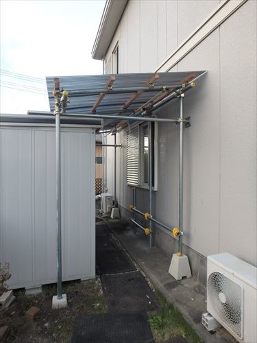 波板屋根作りに挑戦 まぁーいいか