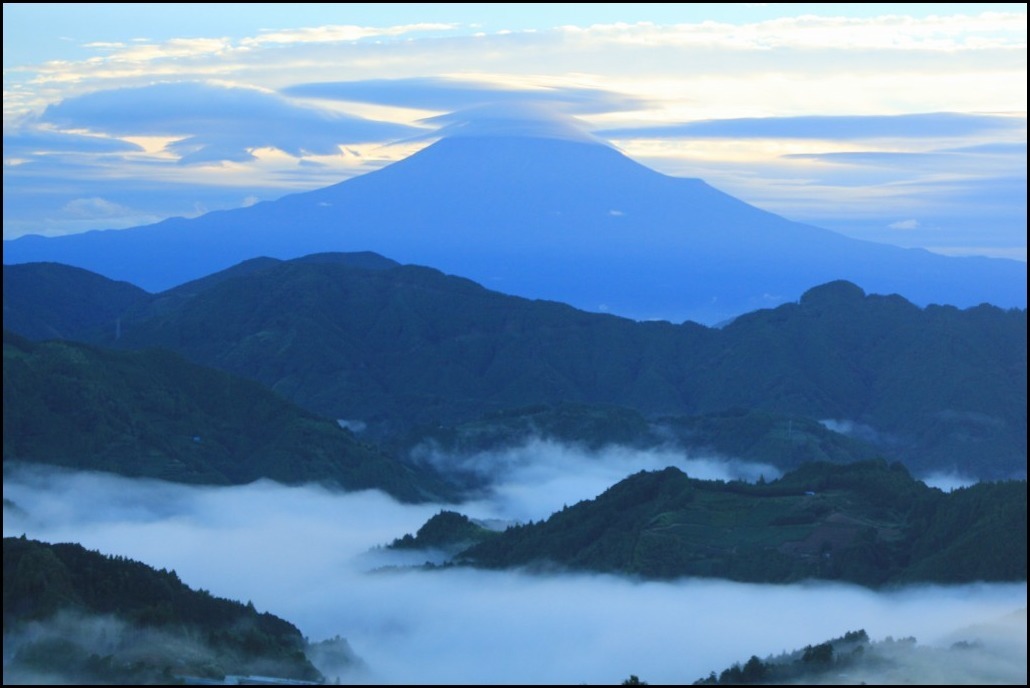 笠雲と彼岸花の吉原_a0188405_19584126.jpg