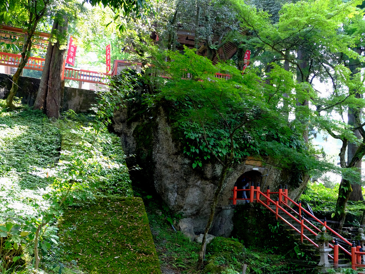 「富山・絶景ツアー　上市町 大岩山日石寺の森林セラピー」_a0000029_0371249.jpg