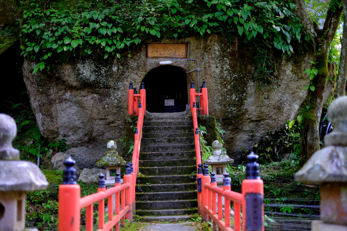 「富山・絶景ツアー　上市町 大岩山日石寺の森林セラピー」_a0000029_0381159.jpg