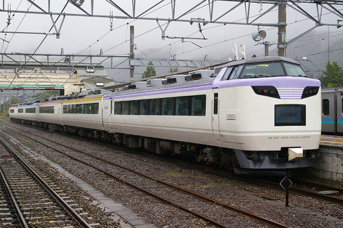 信濃大町駅と白馬駅で「いろどり」を撮影_b0283432_23464535.jpg