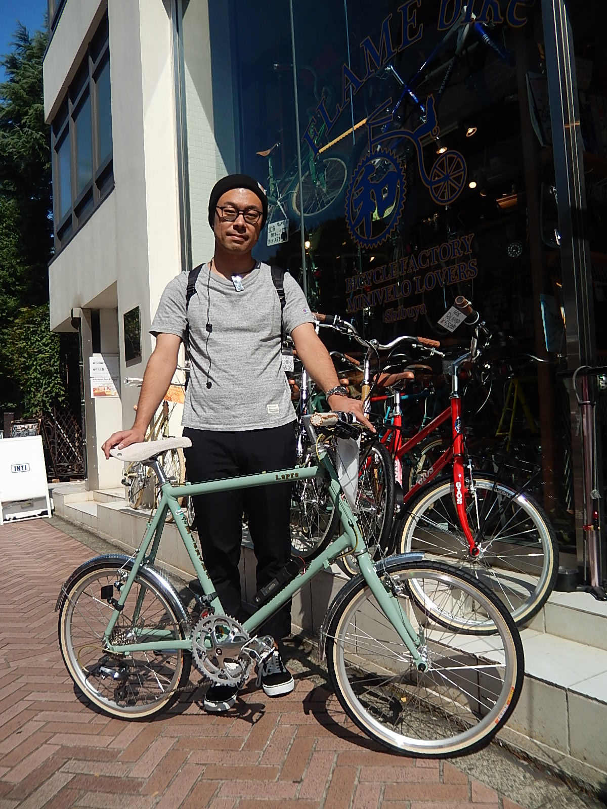 10月9日　渋谷　原宿　の自転車屋　FLAME bike前です_e0188759_18461917.jpg