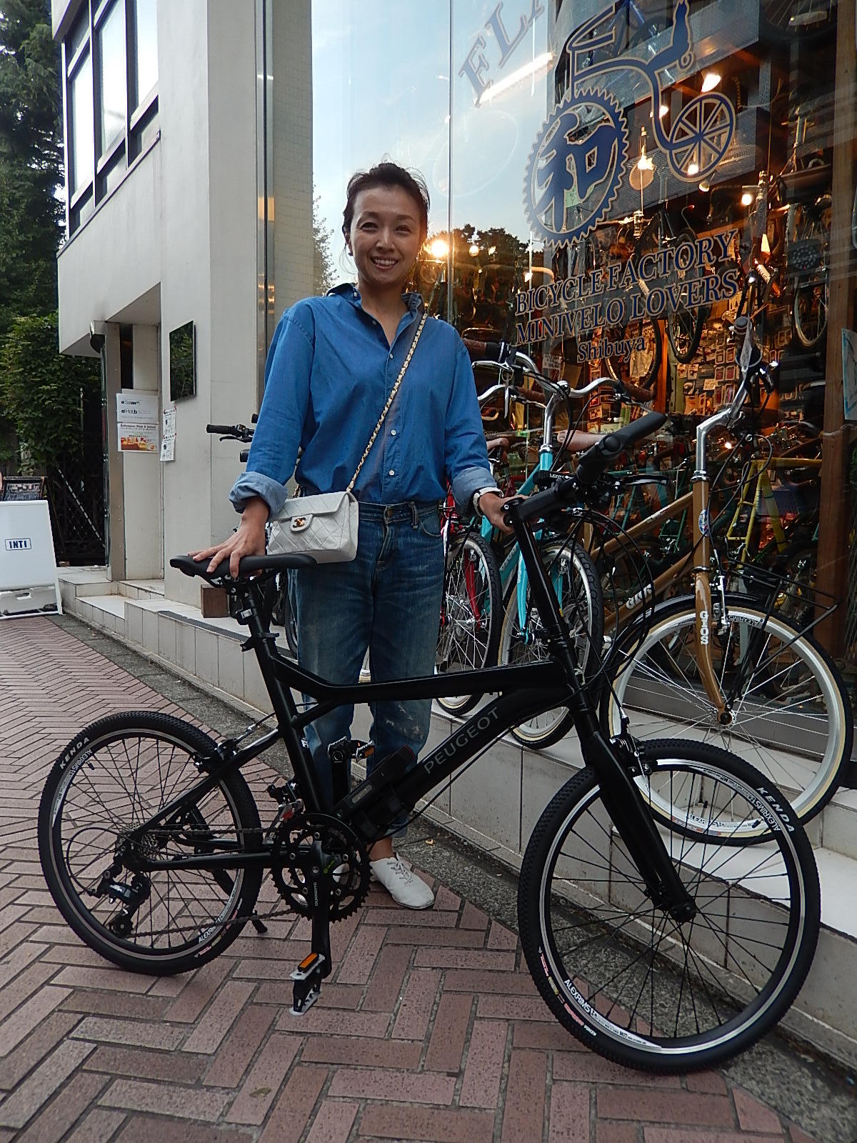 10月9日 渋谷 原宿 の自転車屋 FLAME bike前です_e0188759_18462104.jpg