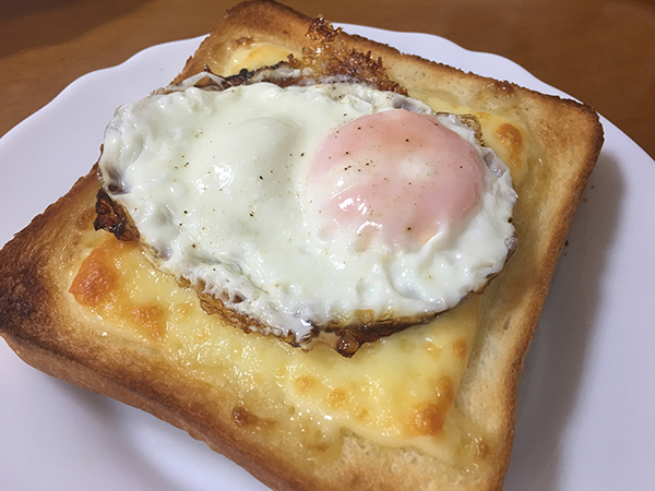 焦げない!アルミホイル不要!目玉焼きのせマヨチーズトーストを簡単に作る方法!_e0171573_12283260.jpg