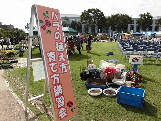 暑くなった三連休の中日 「緑と花の百科展」と「宿場まつり」_f0141310_07313430.jpg