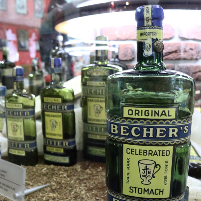 チェコの養命酒のような、BECHEROVKA を博物館で飲んできた_c0060143_00311734.jpg