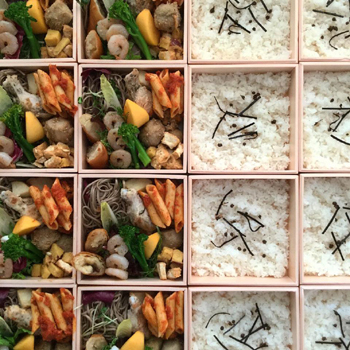 新築の内祝いのお弁当_a0251920_12091001.jpg