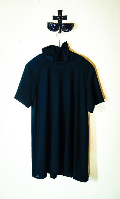 黒のタートルネックシャツ_d0101846_13021017.jpg