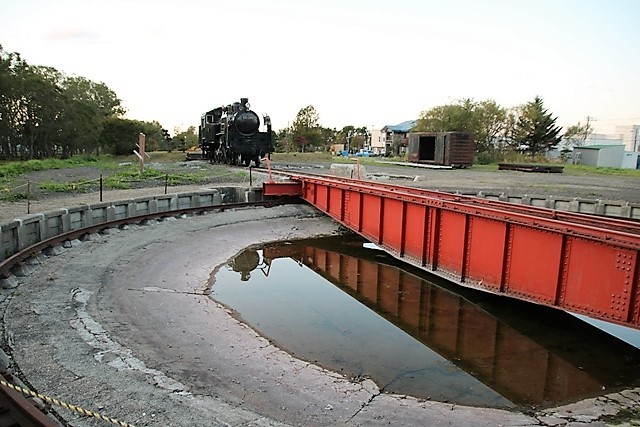 藤田八束の鉄道写真＠夕日が美しい公園に蘇った蒸気機関車Ｃ１１・・・北海道標津郡標津町に蒸気機関車が蘇る、観光のまち標津・鮭の街標津④_d0181492_00075542.jpg