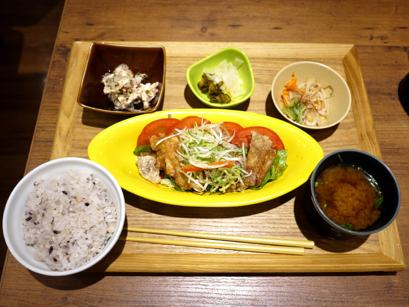 生姜香味ダレの彩り油淋鶏　【茅ヶ崎　チャワン（chawan）】_b0153224_21085645.jpg