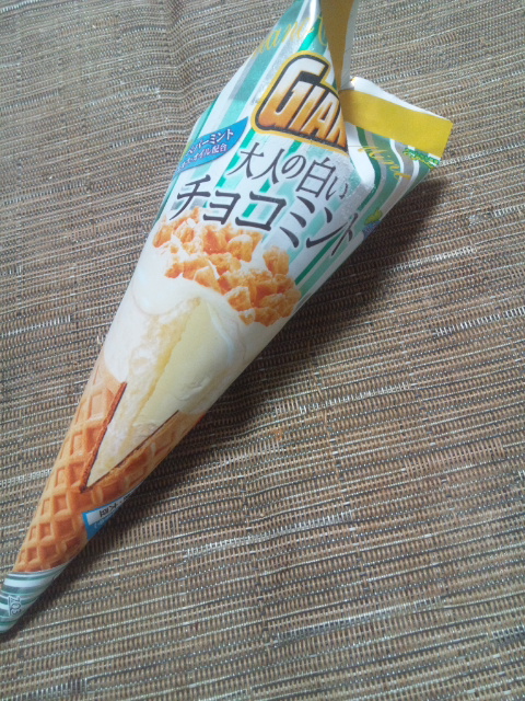 ジャイアントコーン 大人の白いチョコミント_f0076001_23412043.jpg