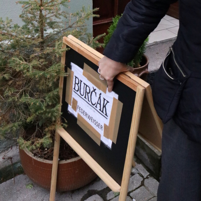 ロケット城でワイン祭り。「BURČÁK」ぐびぐび_c0060143_12024369.jpg