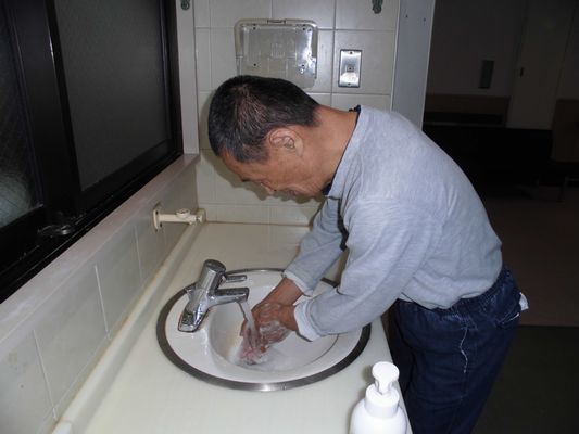 10/14　シーツ交換、手洗い、体操_a0154110_08461705.jpg