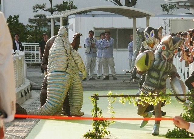 怪獣酒場の競馬場侵略作戦vol.3 怪獣レースの優勝は誰?_b0166128_22495177.jpg