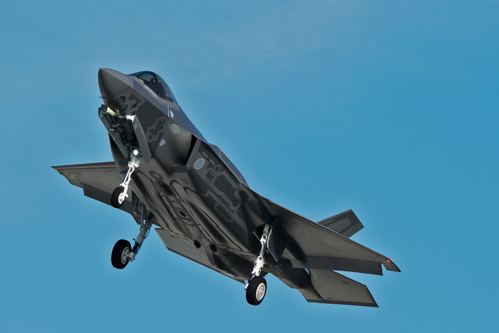 F-35A_a0165725_09172663.jpg