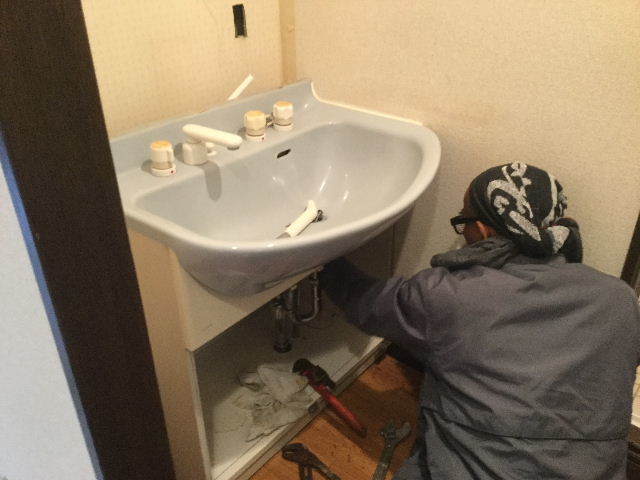 洗面化粧台入れ替え他 _f0031037_18455442.jpg
