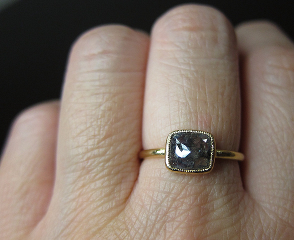 スクエアナチュラルブラックダイヤモンドリング : hiroe jewelryつくり