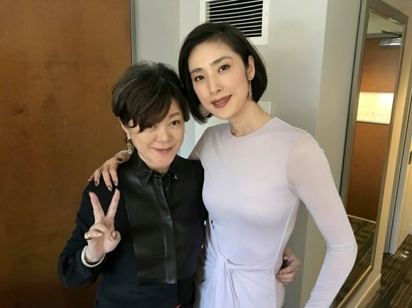 『マイティ・ソー バトルロイヤル』レッドカーペット in LA♪_d0339889_19310197.jpg