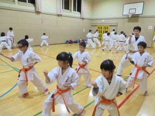 火曜日空手　西町教室　3才からの武道空手_c0118332_22244614.jpg