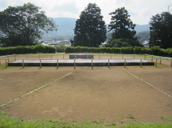 三角縁神獣鏡を33面も副葬した黒塚古墳_a0237545_12063175.jpg