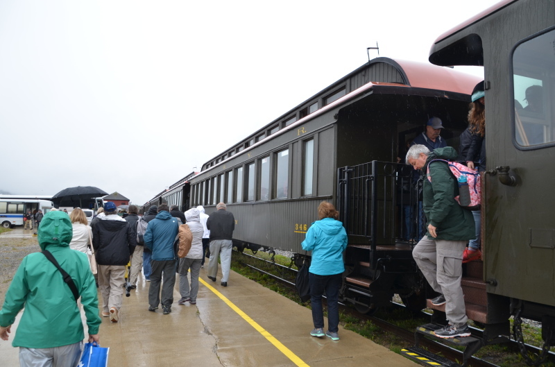 スキャグウェイで一番人気、ホワイトパス＆ユーコンルート鉄道はお天気が良ければ最高：ルビープリンセスアラスカクルーズ_f0054556_22253207.jpg