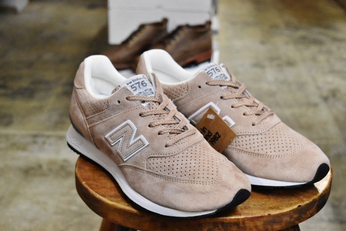 火曜営業のお知らせ　　と　　newbalance　　と　　WHEEL ROBE_d0152280_03553054.jpg