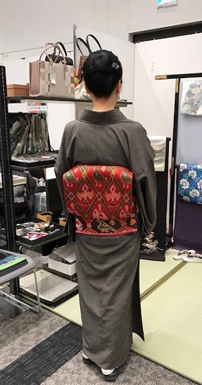 サローネまさか東京で!akeさん、すみれ庵さんの素敵な装い。_f0181251_17344831.jpg
