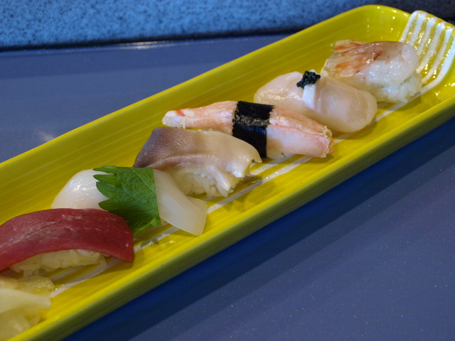 日本橋　その６４ (苫小牧旬の握りと紅白丼セット 他)_d0153062_92624.jpg