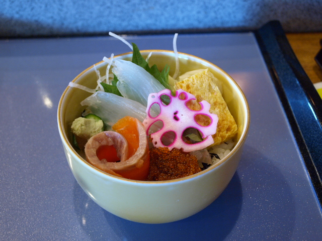 日本橋　その６４ (苫小牧旬の握りと紅白丼セット 他)_d0153062_93298.jpg