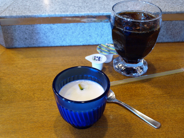 日本橋　その６４ (苫小牧旬の握りと紅白丼セット 他)_d0153062_94086.jpg