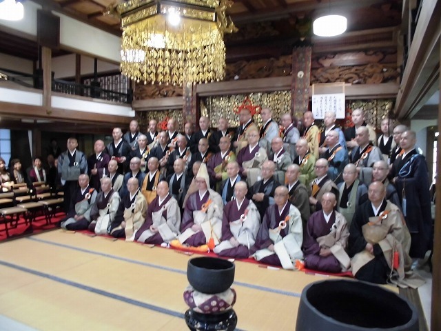 新住職への代替わり行事 臨済宗妙心寺派の古刹・誓願寺(静岡市丸子)の晋山式_f0141310_08093232.jpg