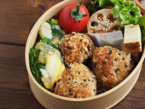 ごま衣の和風コロッケ弁当_c0270834_08055417.jpeg