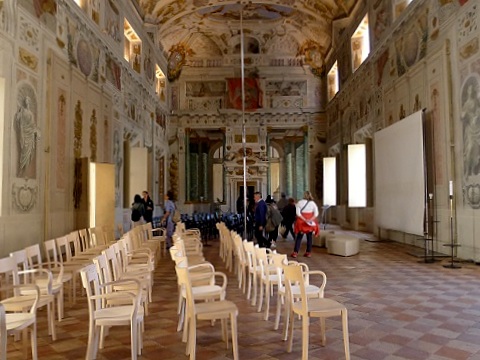 ぴかぴかになった宮殿 （Palazzo ducale di Sassuolo 1）_d0006400_1125075.jpg