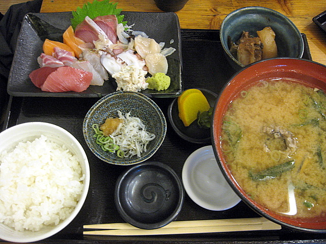 阪神打出駅の「いちえ」で、お造り定食_a0048918_1446690.jpg