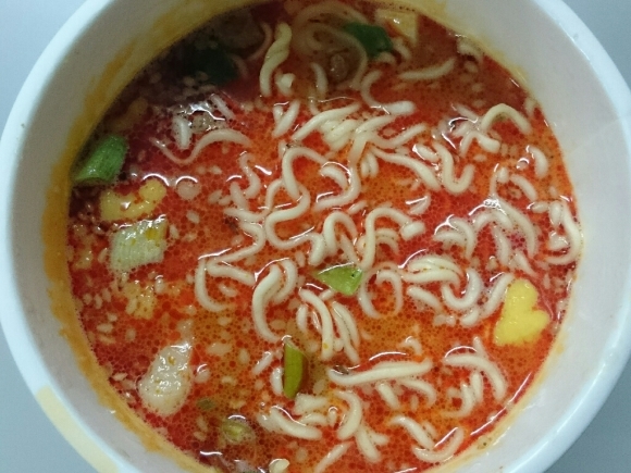 10/20夜勤飯 明星 久留米大砲ラーメン赤とんこつ + タルタルフィッシュバーガー_b0042308_01514177.jpg